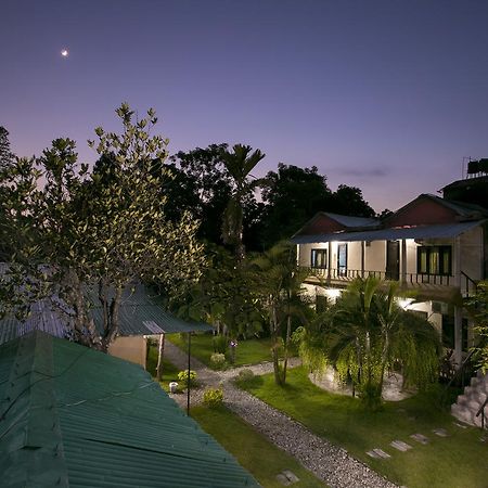 Sauraha Nana Hotel Экстерьер фото