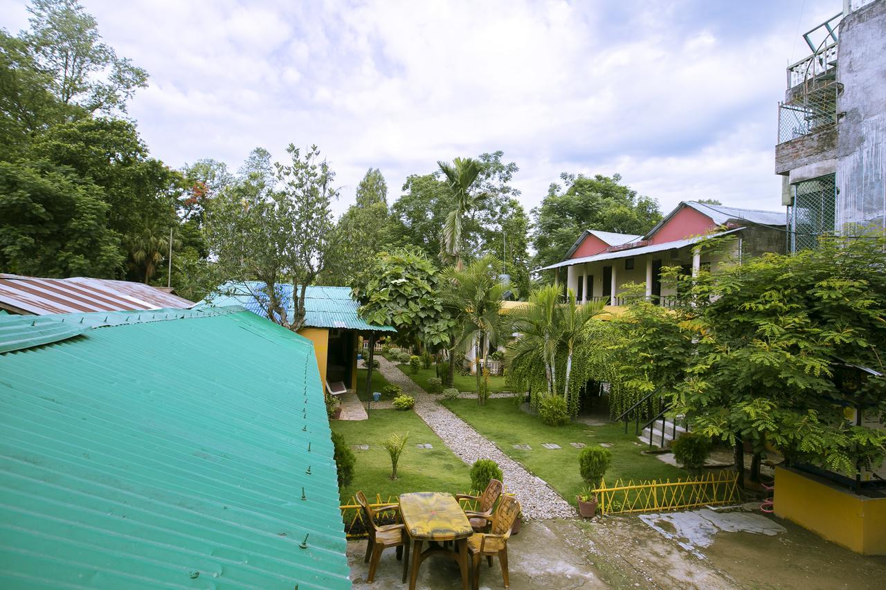 Sauraha Nana Hotel Экстерьер фото