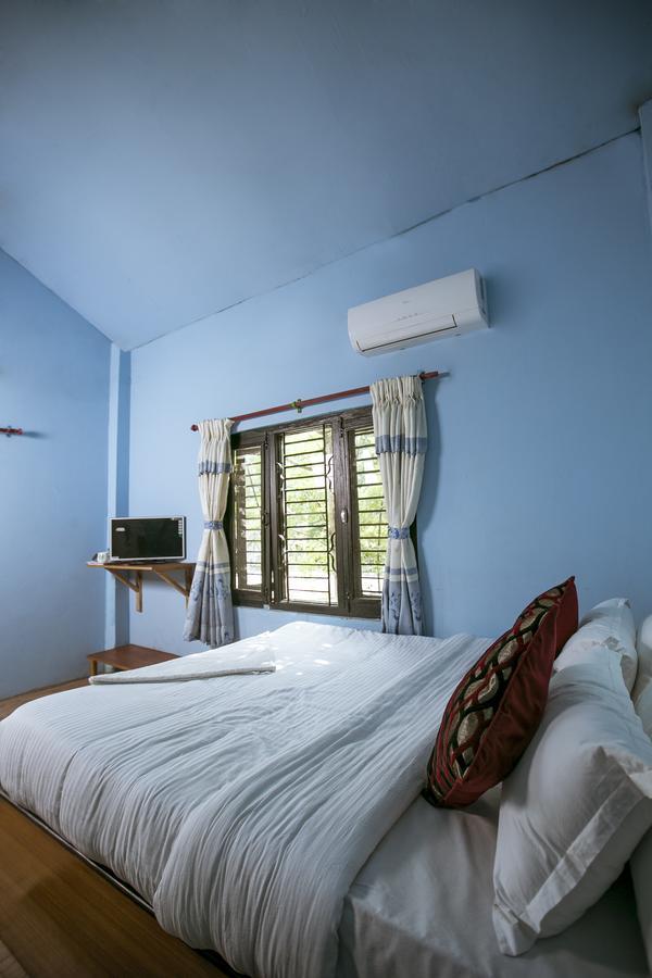 Sauraha Nana Hotel Экстерьер фото