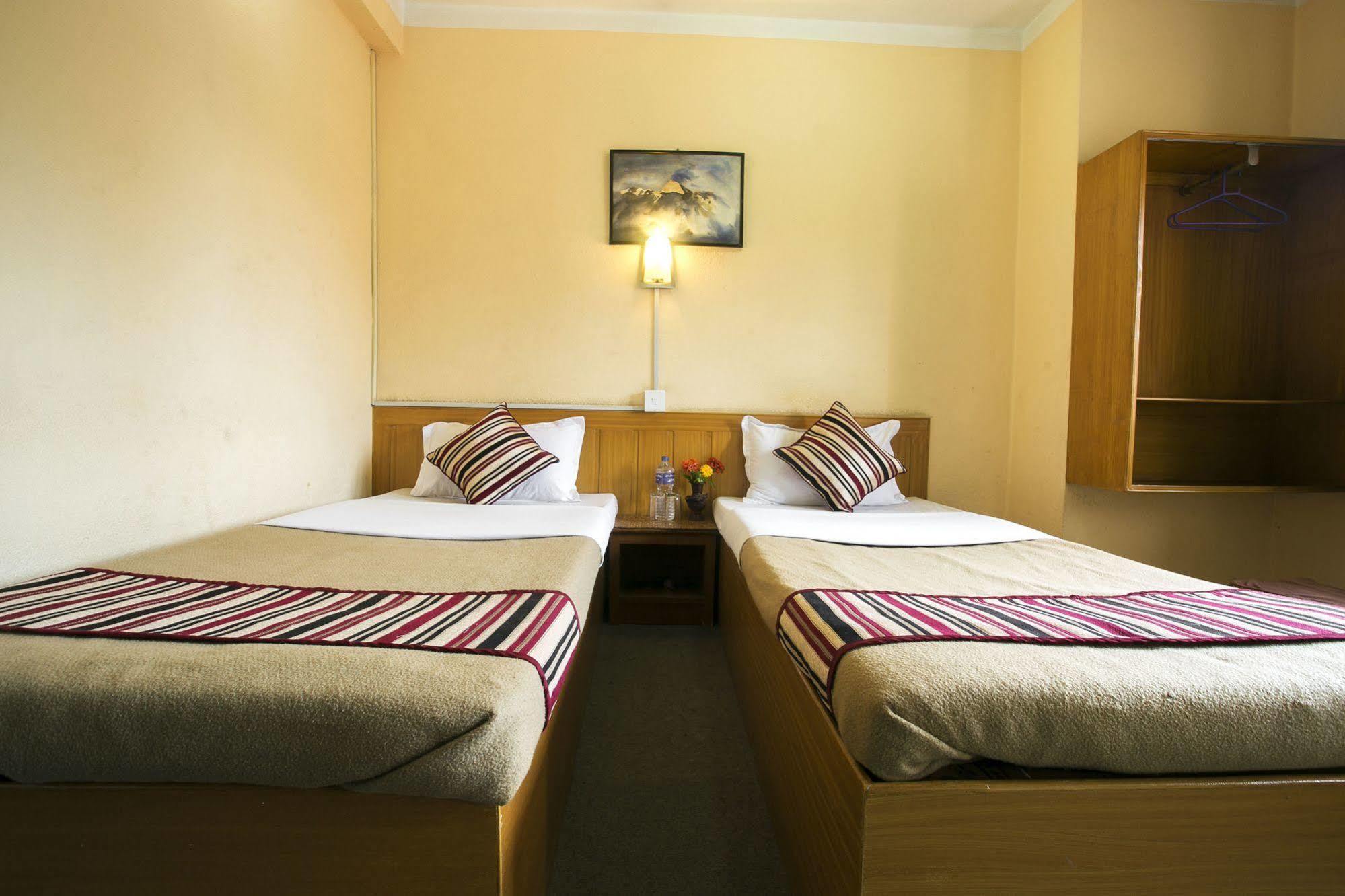Sauraha Nana Hotel Экстерьер фото