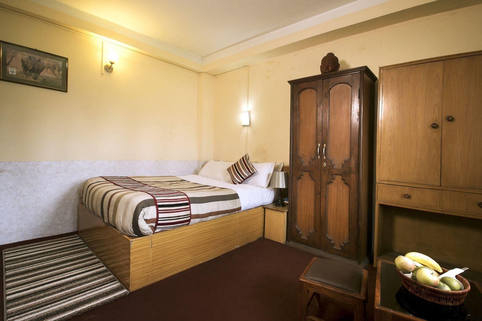 Sauraha Nana Hotel Экстерьер фото