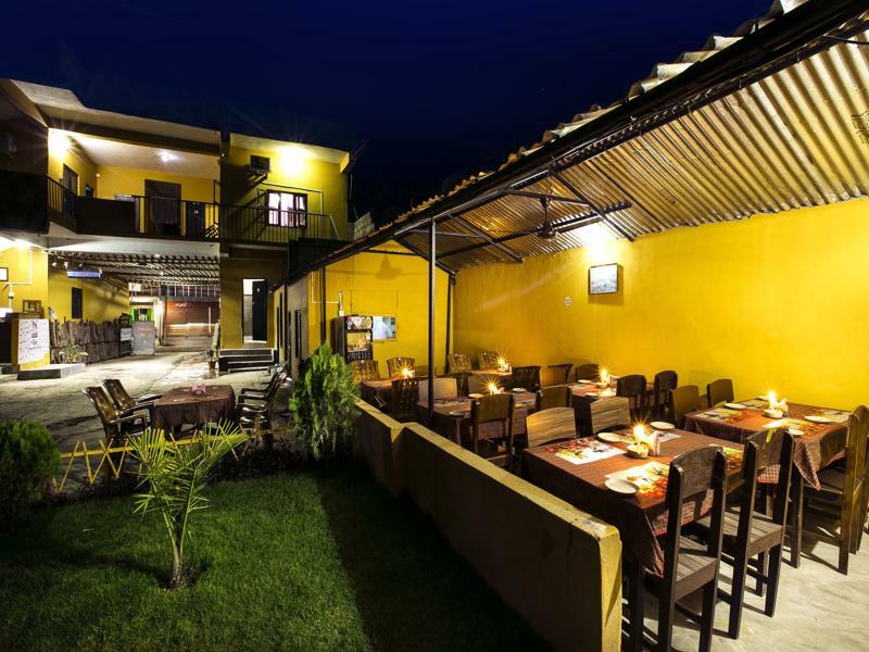 Sauraha Nana Hotel Экстерьер фото