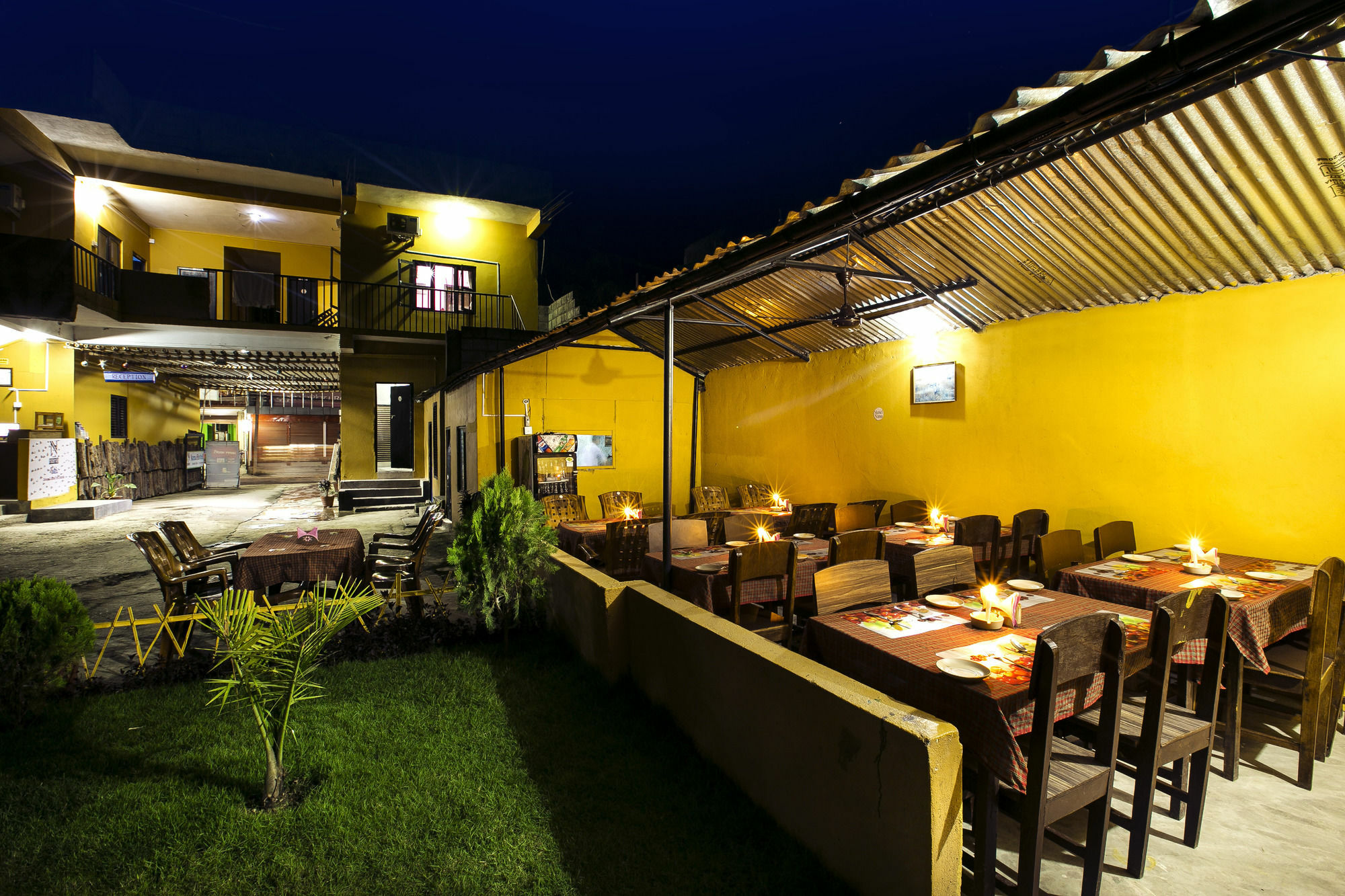 Sauraha Nana Hotel Экстерьер фото