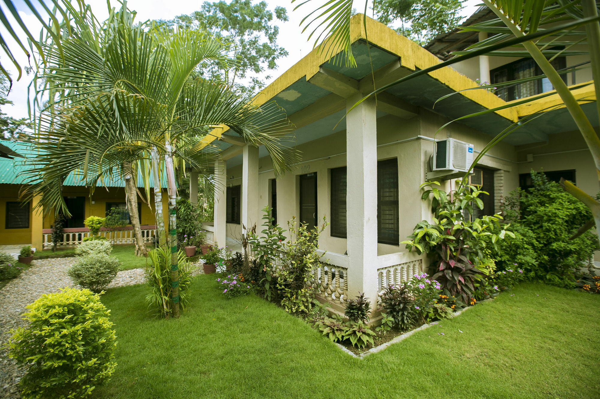 Sauraha Nana Hotel Экстерьер фото
